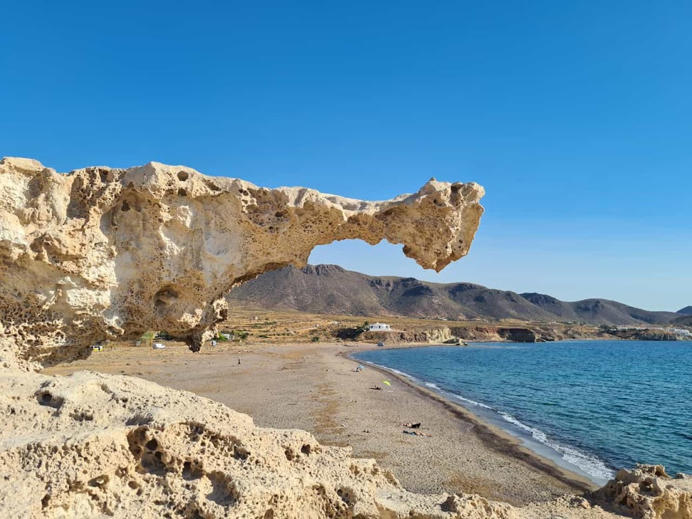 Deprisa, deprisa : Beach exterior scene