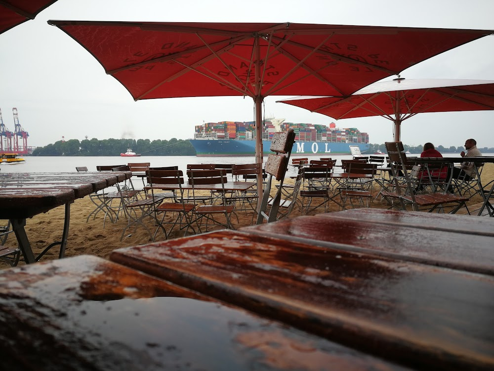 Der amerikanische Freund : restaurant with view of Port of Hamburg