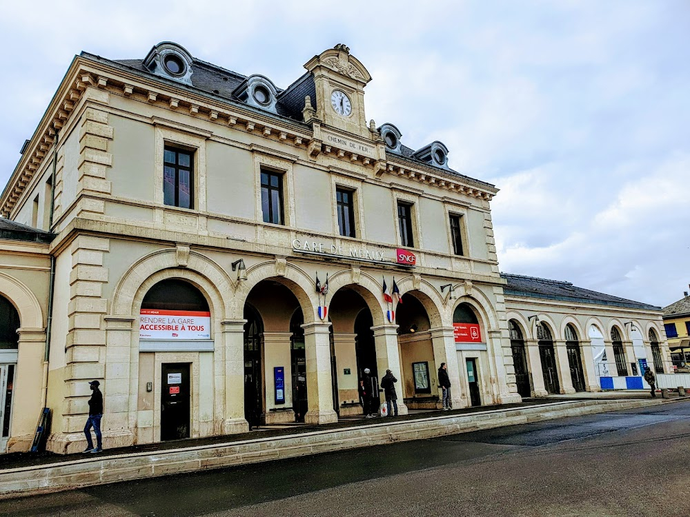 Deux hommes dans la ville : scenes supposed to take place at the station of Pontoise