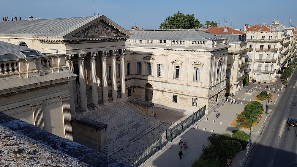 Deux hommes dans la ville : court house, trial courtroom