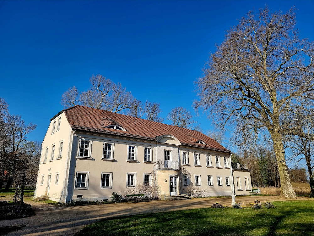 Julia - Wege zum Glück : exteriors: van Weyden manor