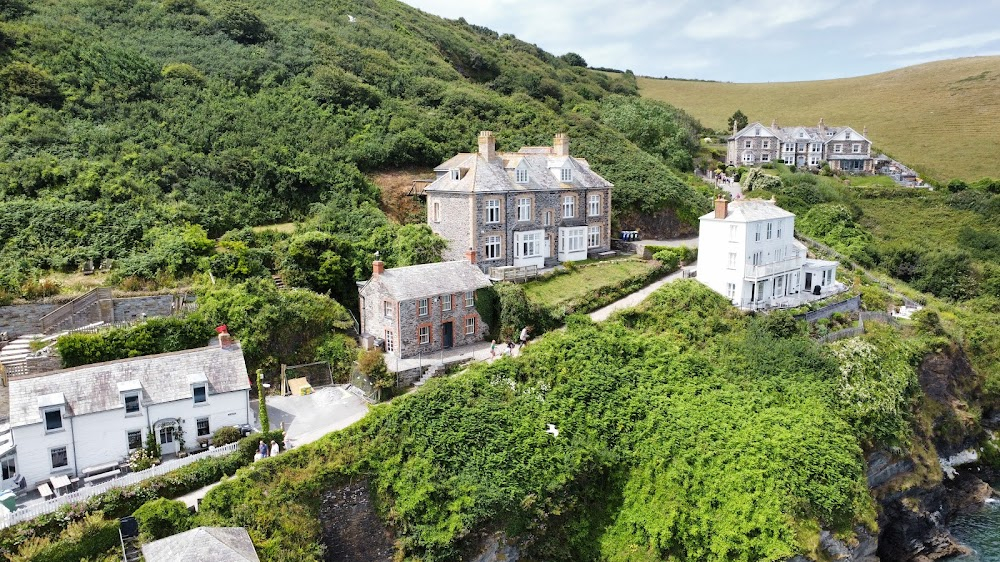 Doc Martin : Doc Martin's house and The Surgery