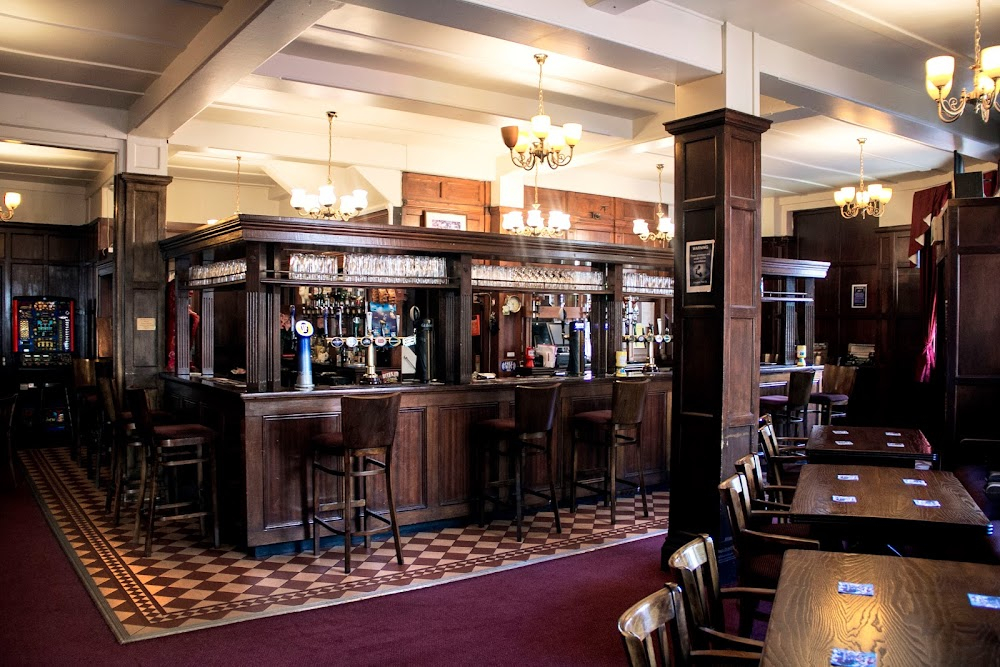 Dom Hemingway : The pub where Dom meets Dickie