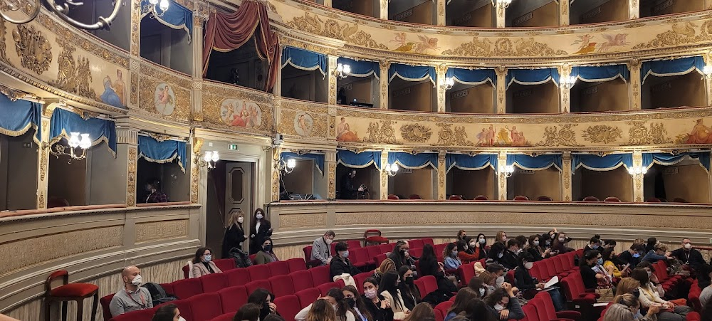 Don Pasquale : operahouse