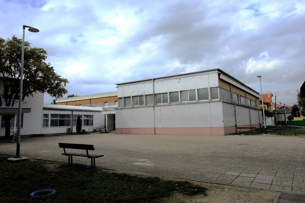 Dopunska nastava : school location, interior, exterior