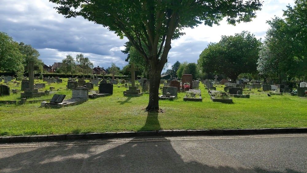 Dracula : Cemetery at night