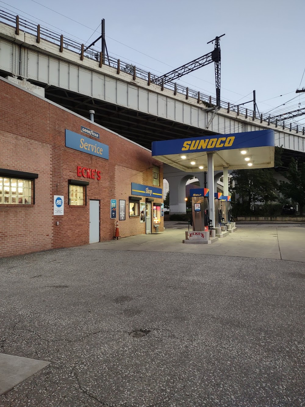 Draft Day : gas station scene