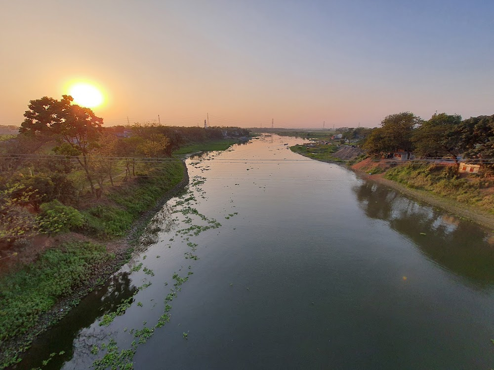 Ekattorer Jishu : on the banks of the river