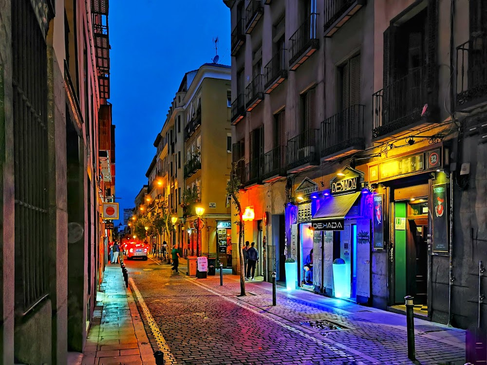 El año de las luces : opening scene: boys leaving the city