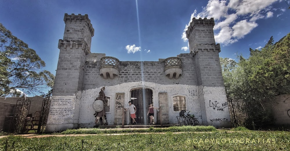 El Bosque de los Sometidos : The mysterious castle