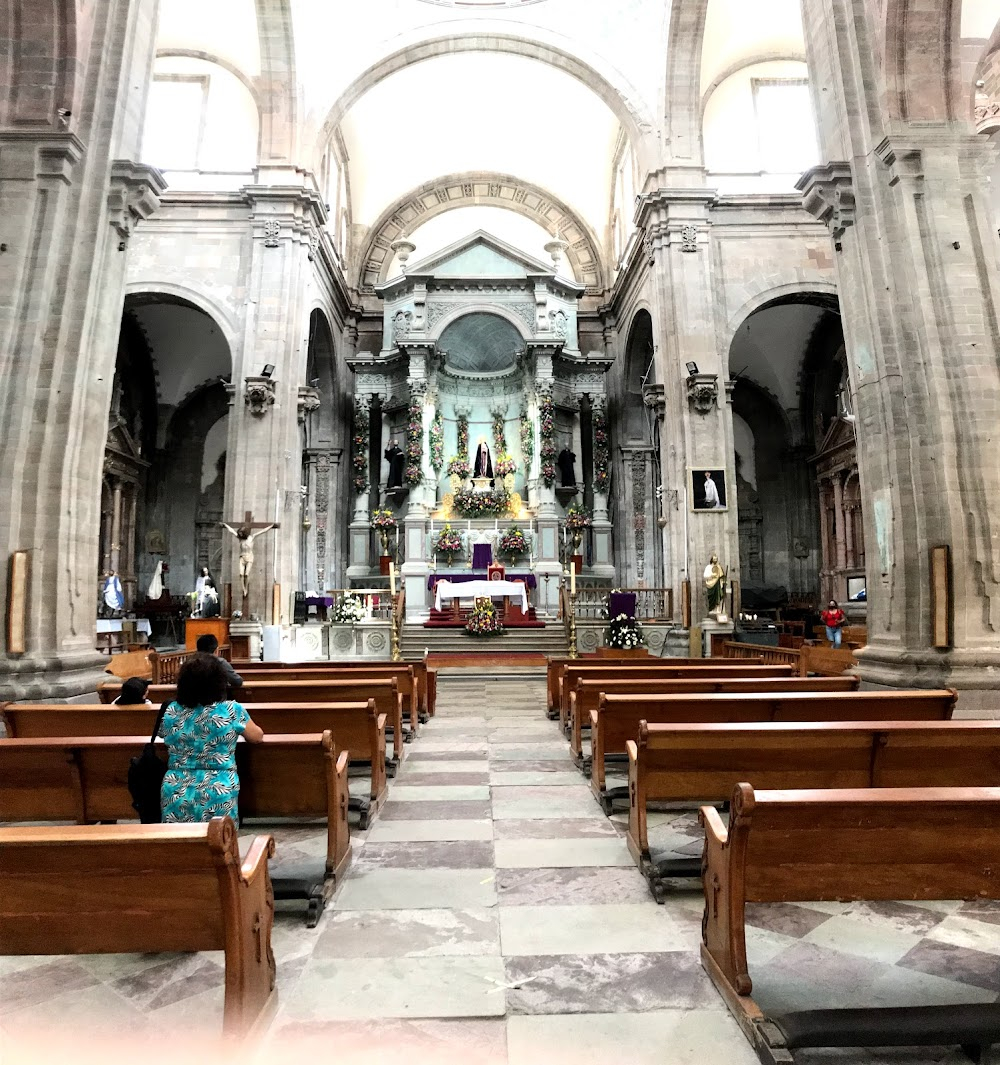 El ciclón : facade of the church where the wedding takes place