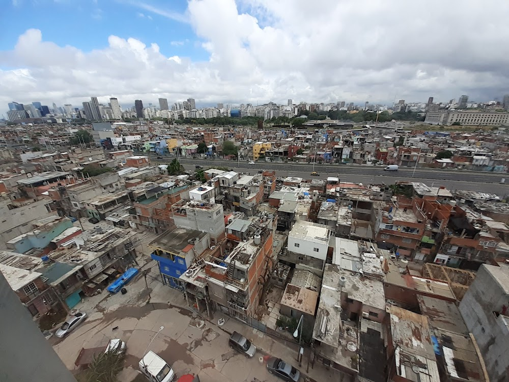 El marginal : exterior opening sequence