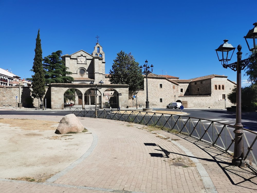 El rey pasmado : convent and cloister