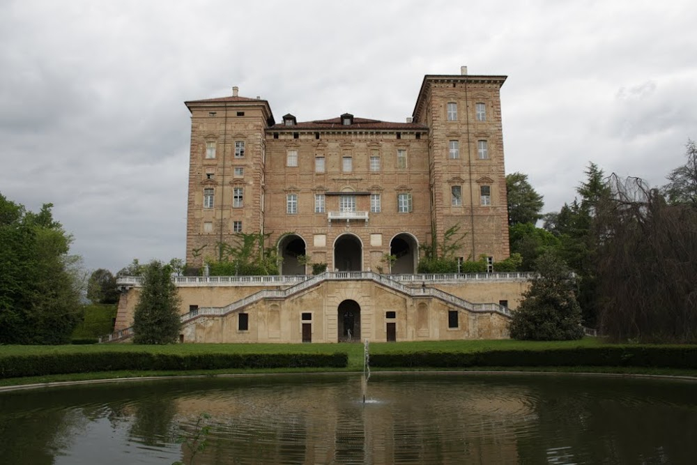 Elisa di Rivombrosa : castle