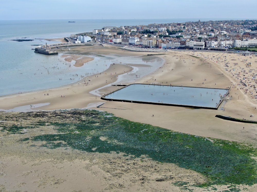 Empire of Light : Tidal pool