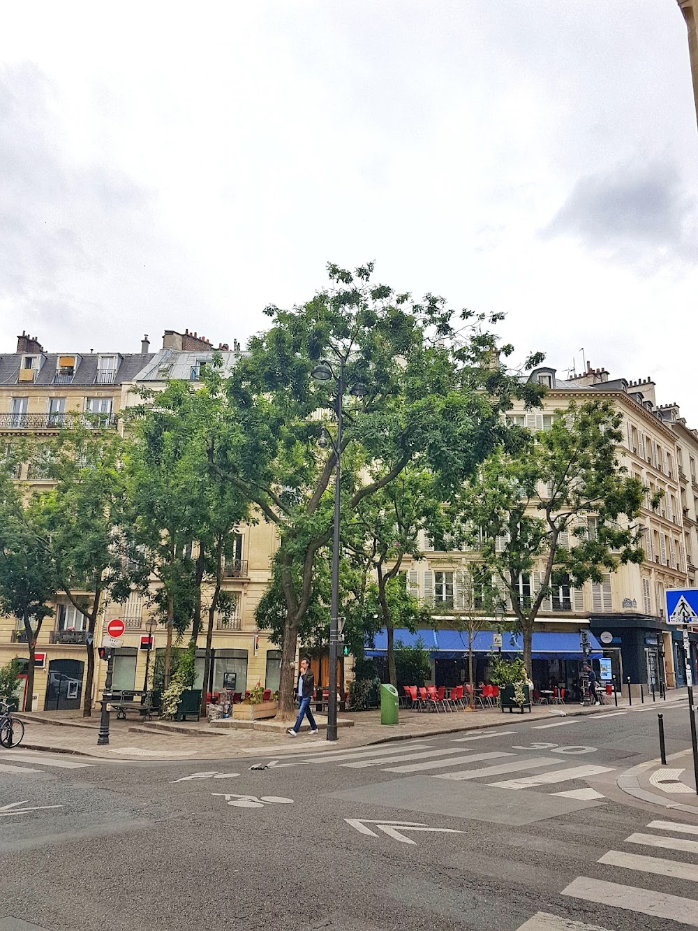 En corps : Elise's apartment at 74 Rue Condorcet