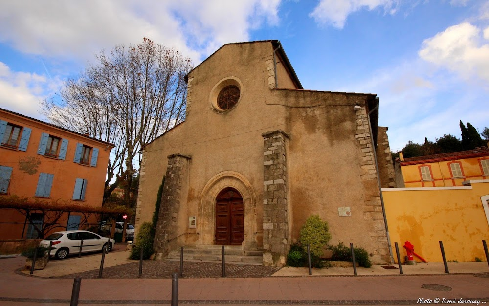 En haut des marches : village where Françoise settled after leaving Toulon