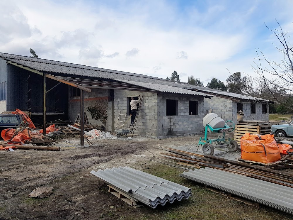 En plein feu : opening scene: house exteriors