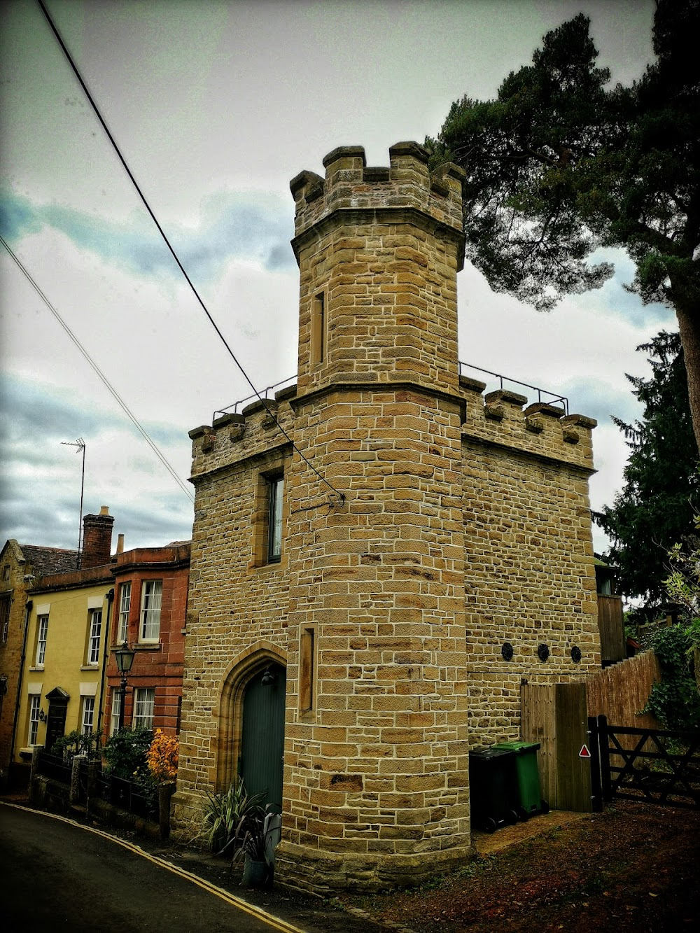 Enola Holmes : Arley train station where Enola meets Sherlock