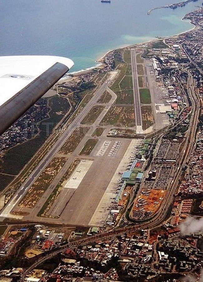 Escisión : Aeropuerto Internacional Simón Bolívar