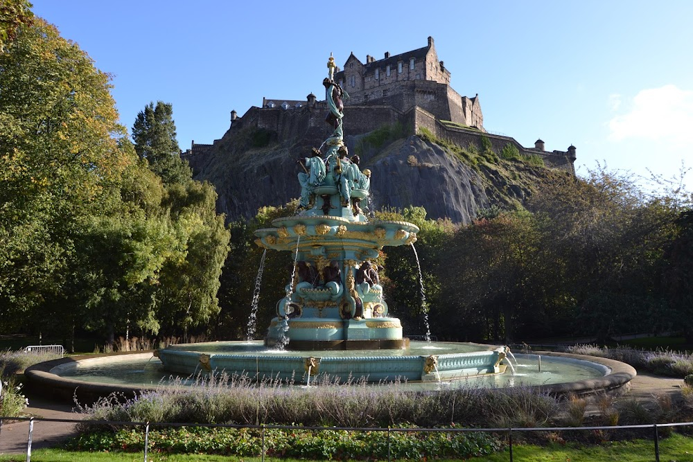 Eurovision Song Contest: The Story of Fire Saga : Fountain scene in Edinburgh