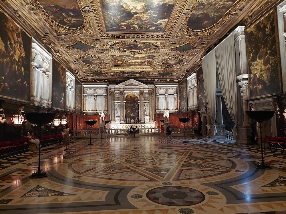 Everyone Says I Love You : interiors: Joe meets Von at the Tintoretto museum