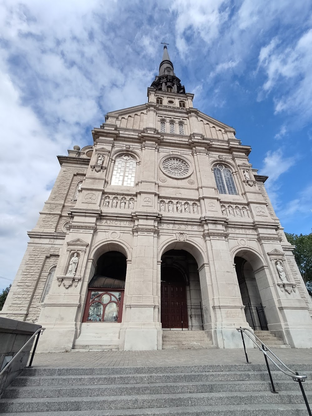 I Confess : The interior of the church is the scene of Father Logan's ordination in a flashback narrated by Ruth. This flashback occurs during questioning of Ruth by Inspector Larrue. The interior is again seen later in the film when Father Logan stops in during his anguished walk through the city prior to turning himself in to Larrue.