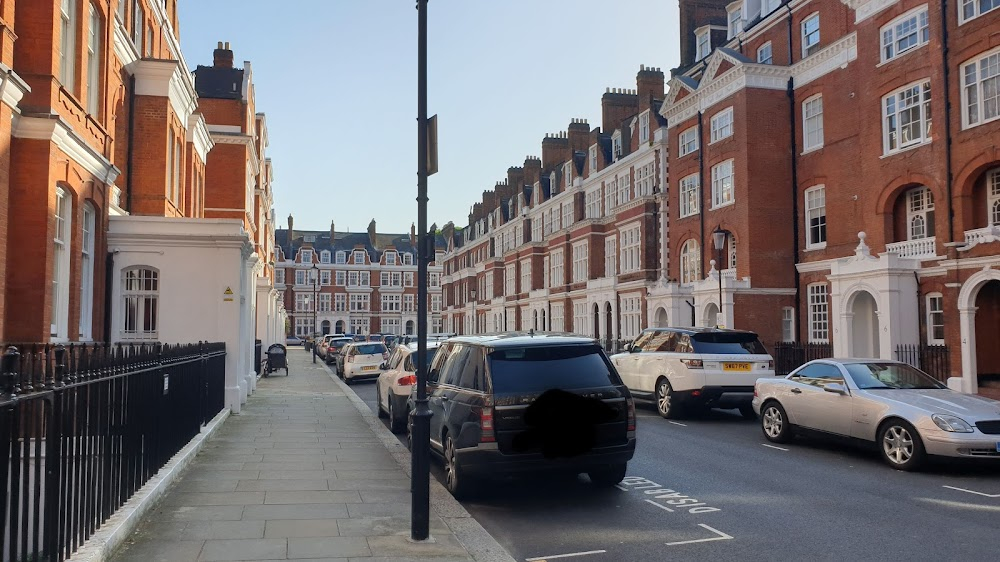 To the World's End: Scenes and Characters on a London Bus Route : 