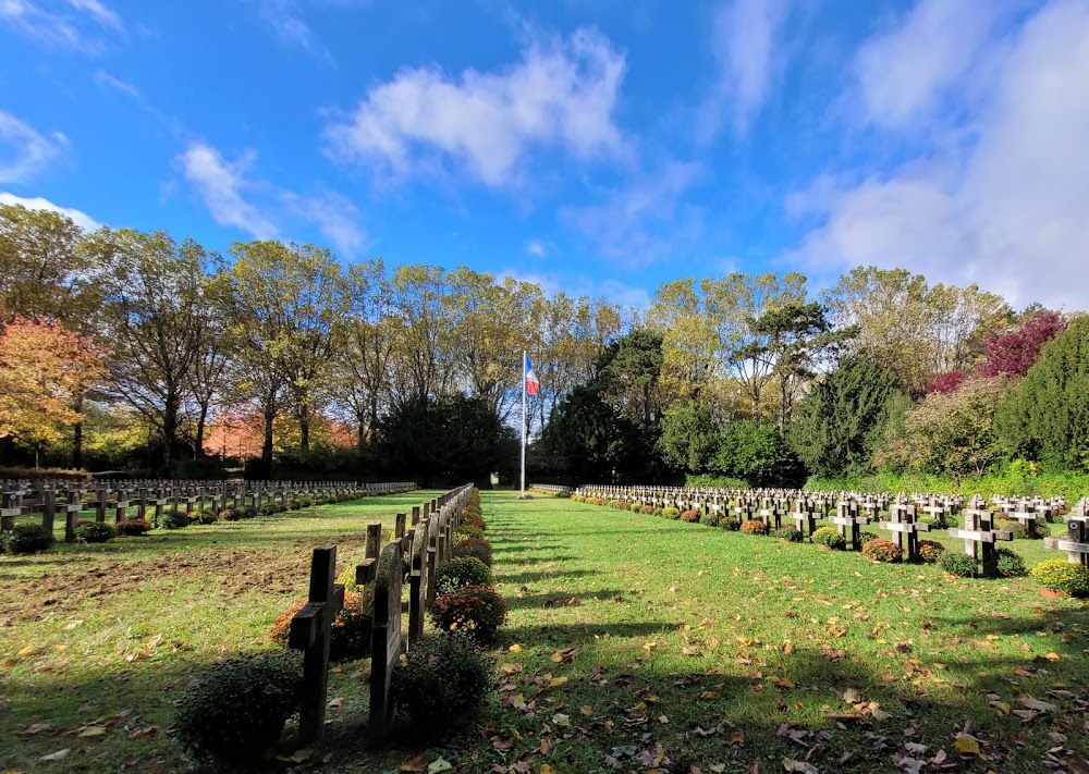 Fais de beaux rêves : Cemetery where Bertrand will be buried