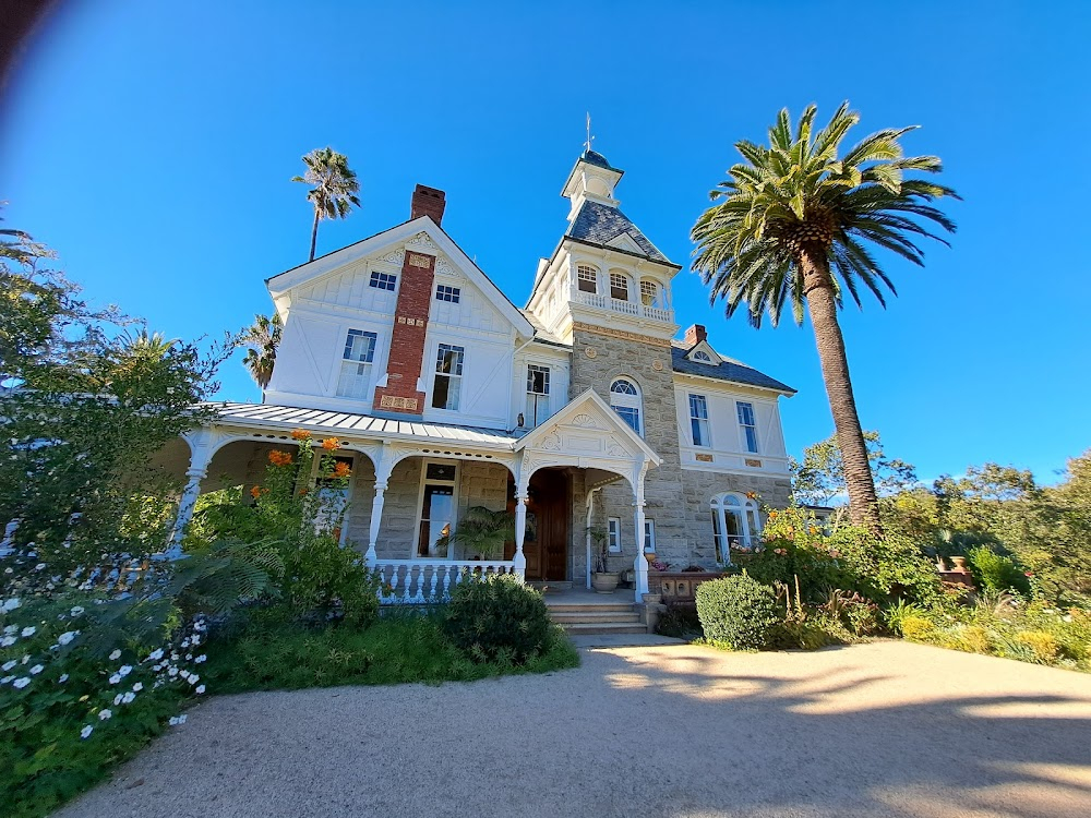 Falcon Crest : exteriors of Angela's estate