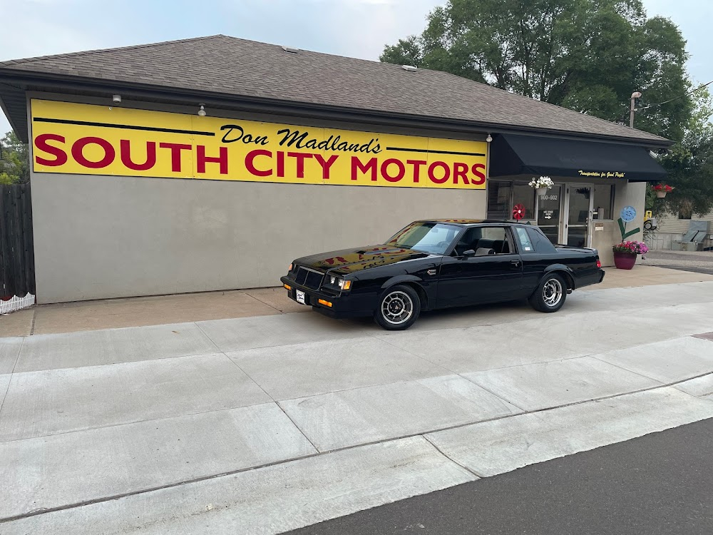 Feeling Minnesota : used car lot