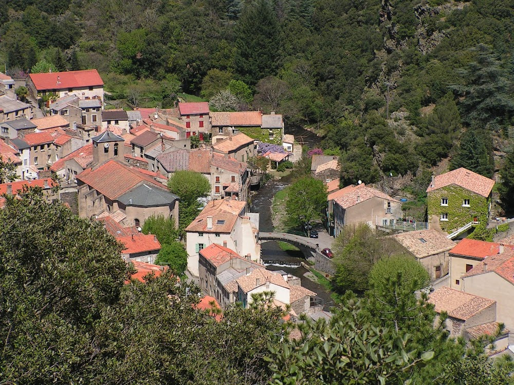 Fin d'été : village where central Parisian population is renewed, according to the narrator