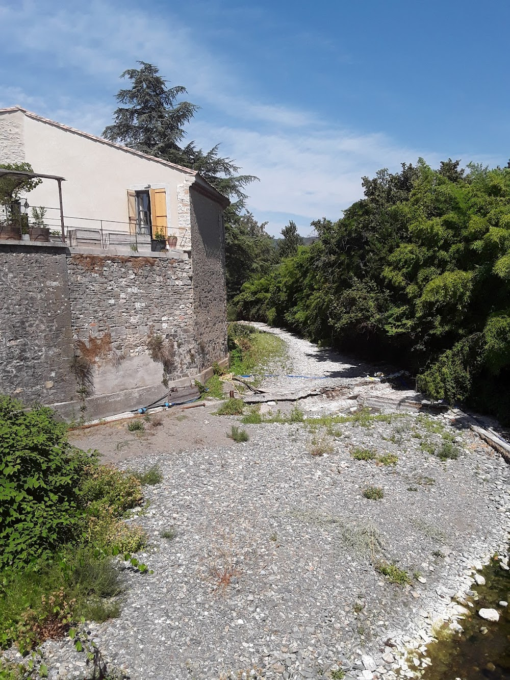 Fin d'été : first village after the highway exit