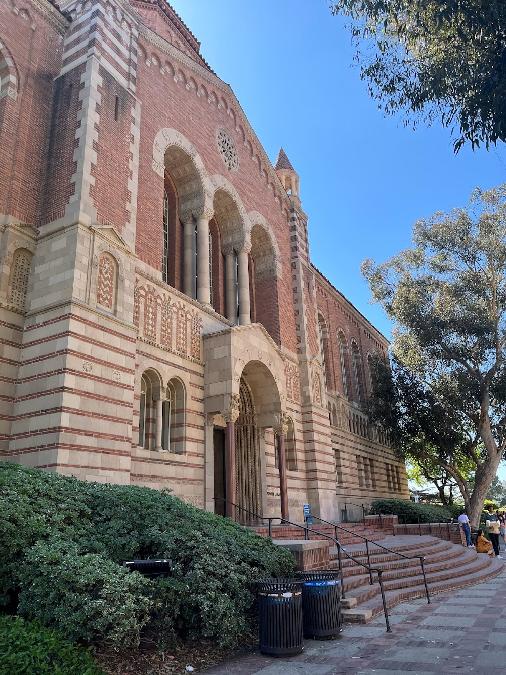 The Born Losers : domed brick building on college campus before Vicky arrives home