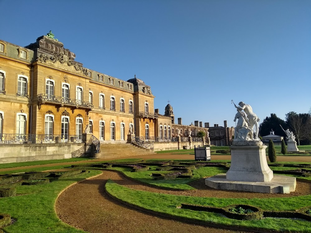 Flyboys : chateau exterior and interior