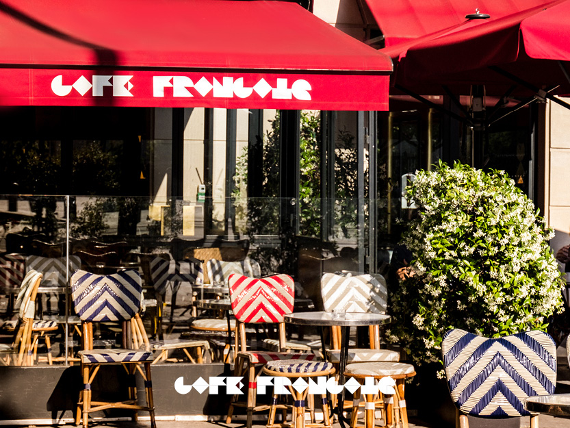 France : café where France uncovers Alex's betrayal