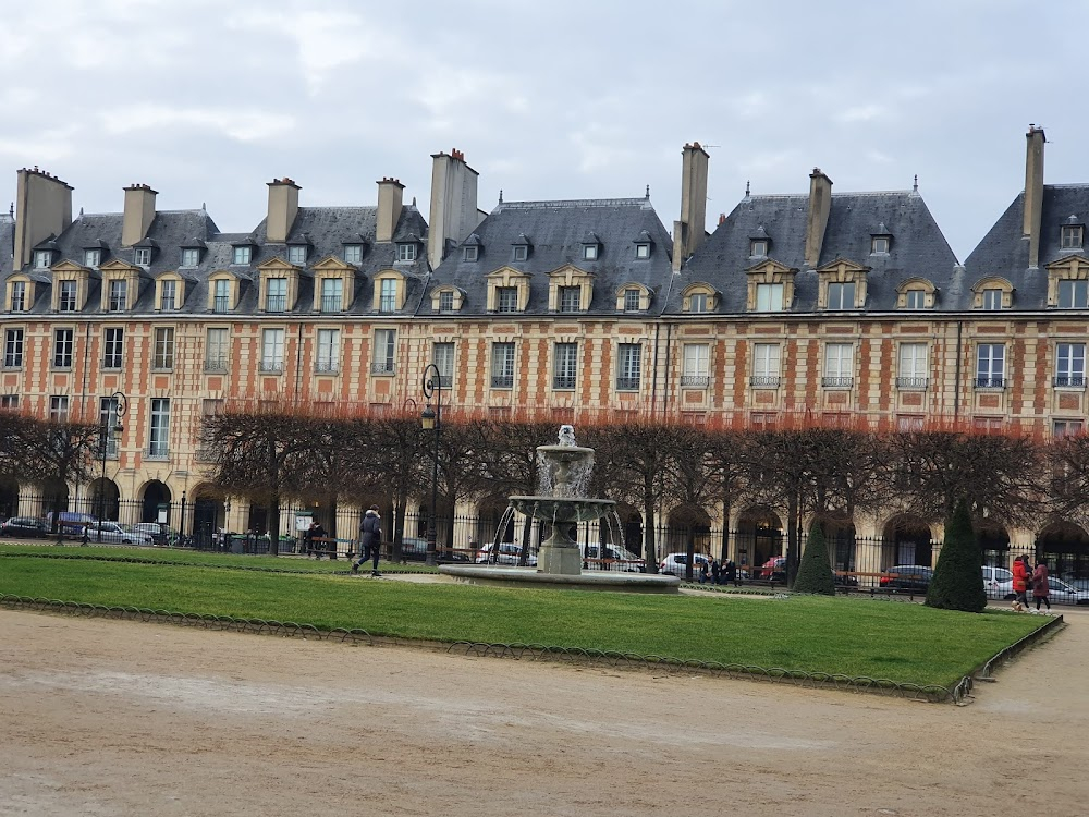 Sous le ciel de Paris : Mathias wandering