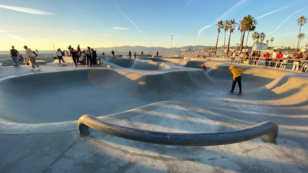 Freewheelin' : Marina Del Rey Skatepark roller-skating scenes; Demolished in the fall of 1981.