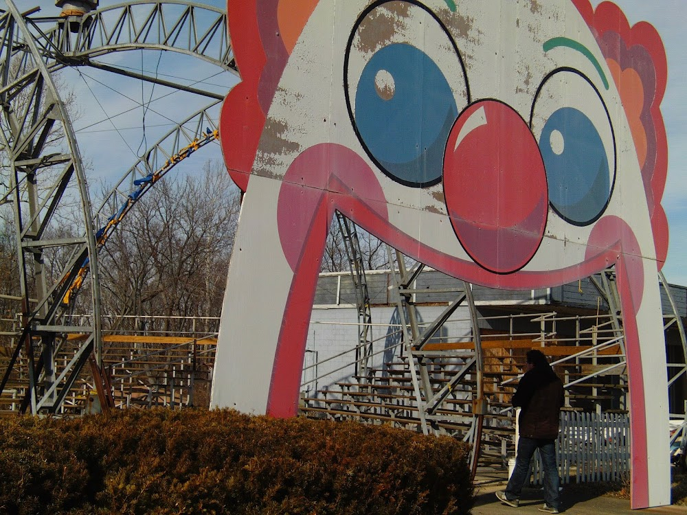 Fresh Horses : Matt and Jewel walk on wooden rollercoaster which was once called the Screechin' Eagle.