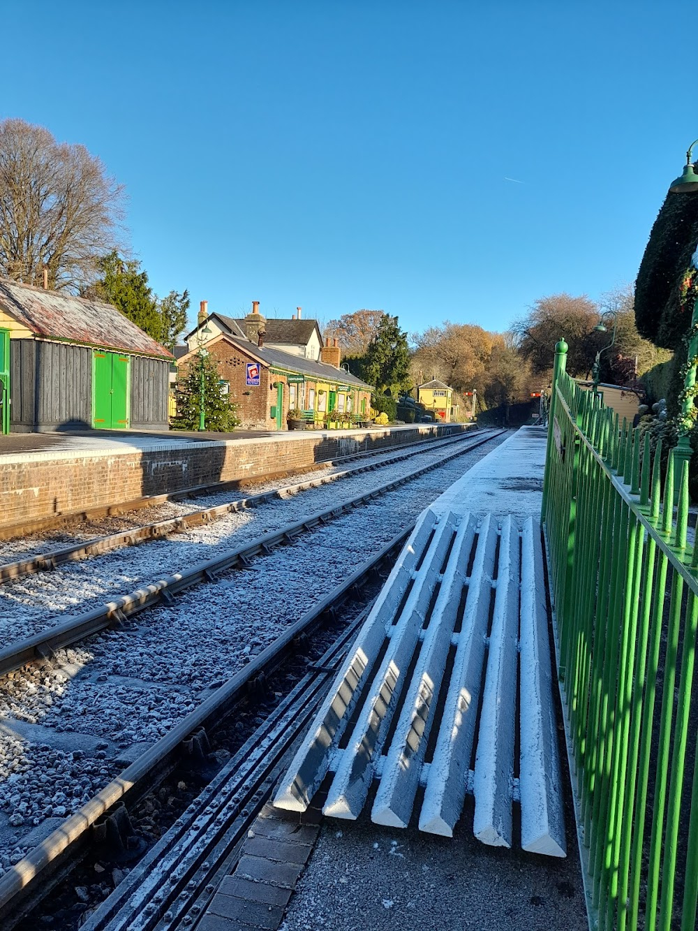 From Time to Time : railway station, opening scenes