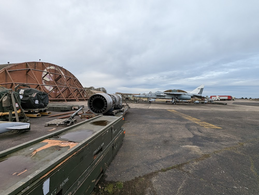 Furious 6 : airfield hardened aircraft shelter site