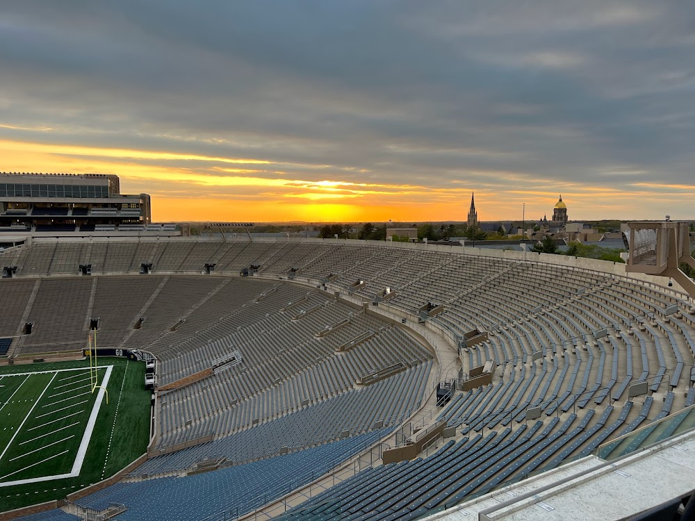 Football Headliners : Notre Dame-Navy football game