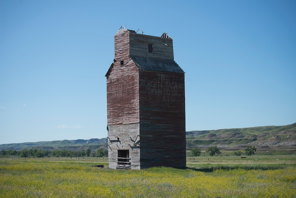 Ghostbusters: Afterlife : Summerland grain elevator and yellow bridge