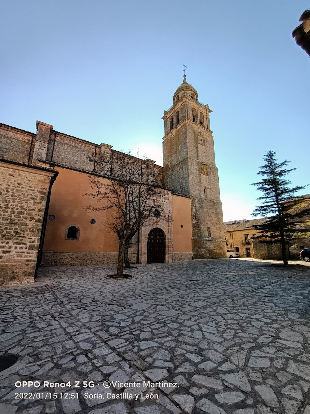 Giù la testa : Mesa Verde's square and bank exterior scenes