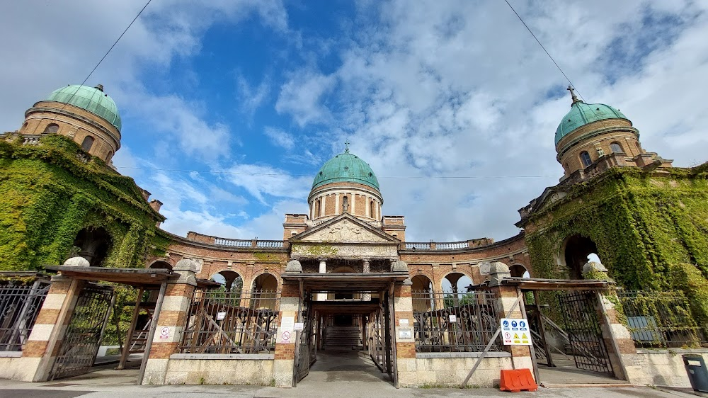 Dnevnik velikog Perice : Fulir's funeral scenes, exterior