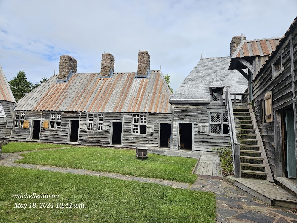 Glimpses of New Scotland : Reconstructed on its original 1605 site.