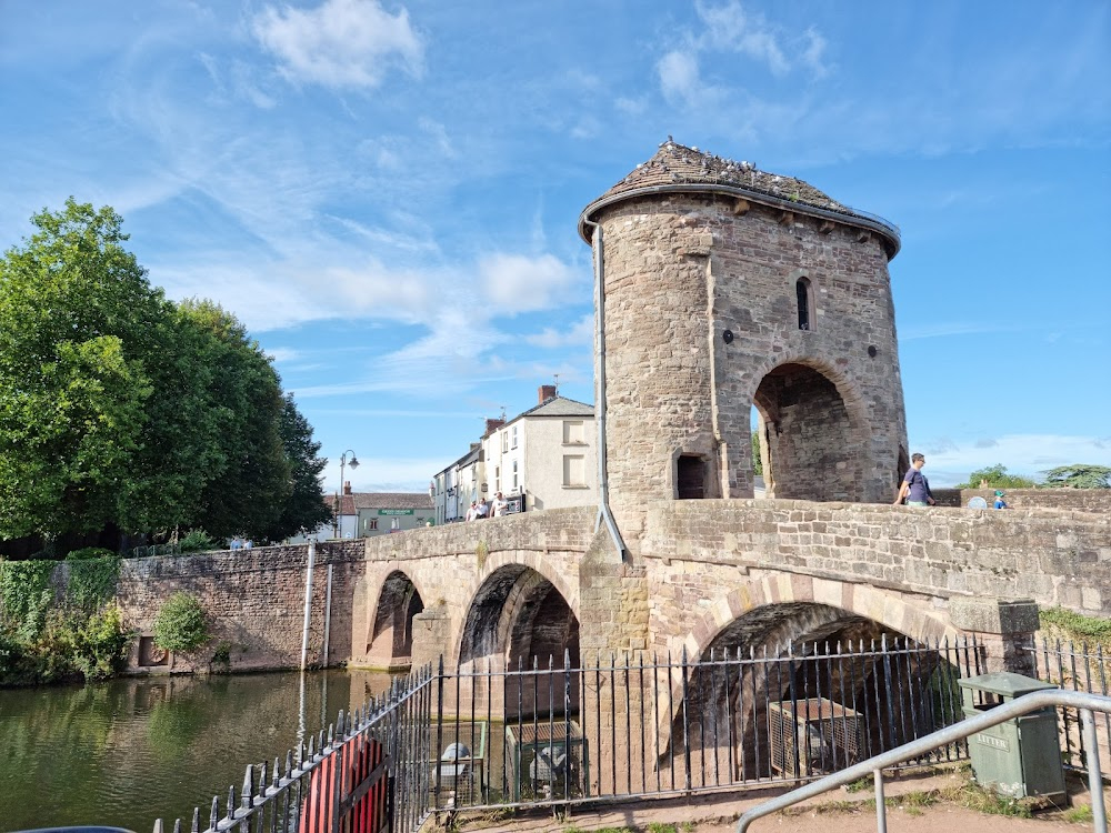 Glimpses of Old England : fortified bridge tower and gate