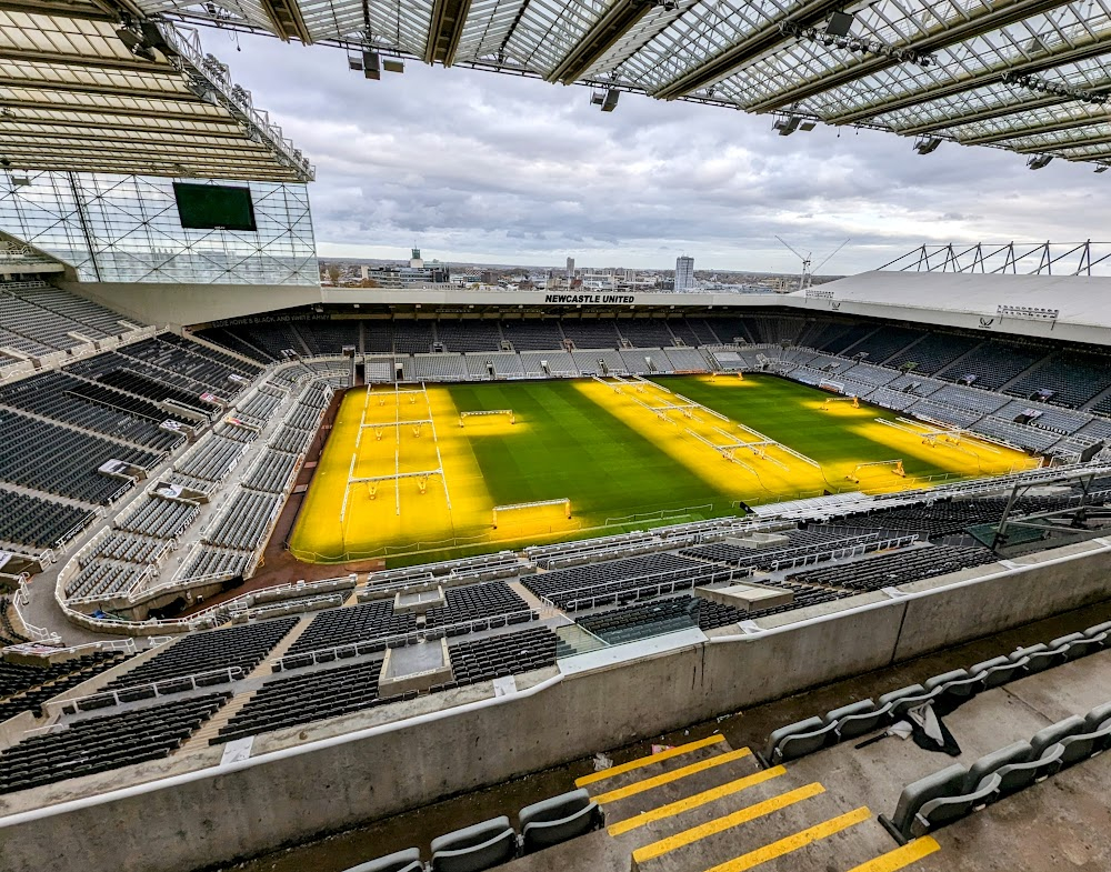 The Shouting Men : St James' Park