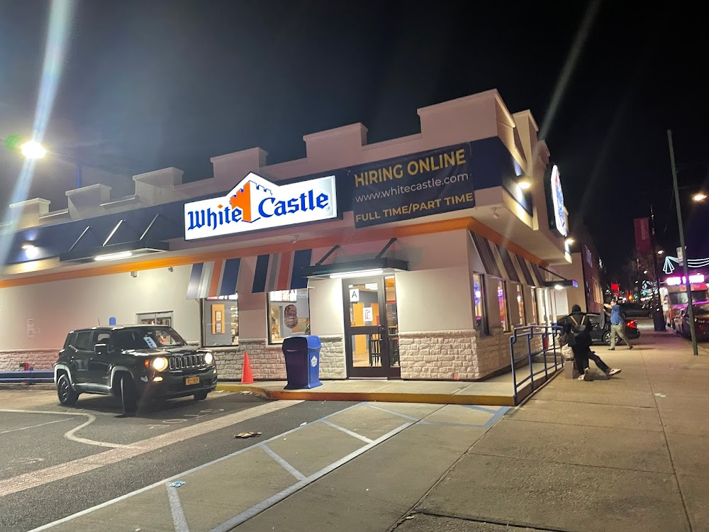 Good Time : white castle parking lot scene