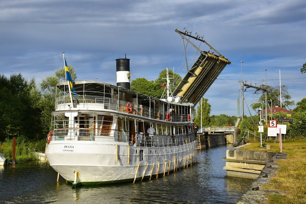 Göta kanal 2 - Kanalkampen : ICA Brasken grocery store